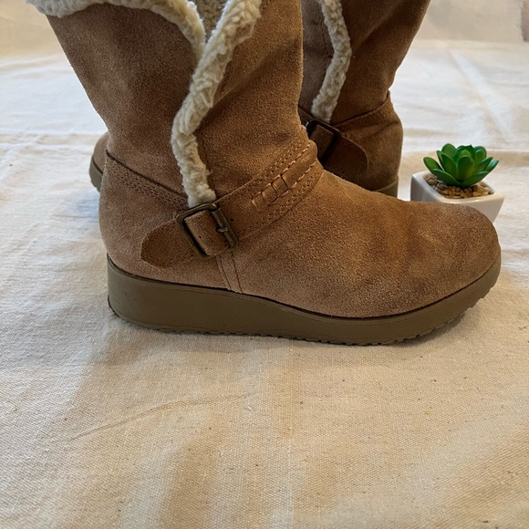 Women’s Size 8 Fur Lined Platform Boot - Picture 3 of 9